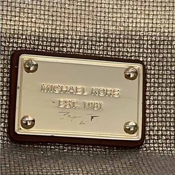 Michael Kors hand/shoulder golden bag - Picture 8 of 10